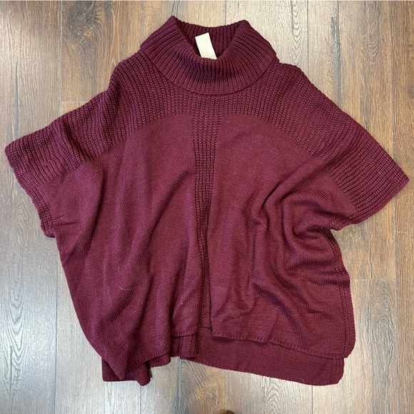 🆕 Maurice’s burgundy turtleneck sweater poncho SZ OS - Picture 1 of 4